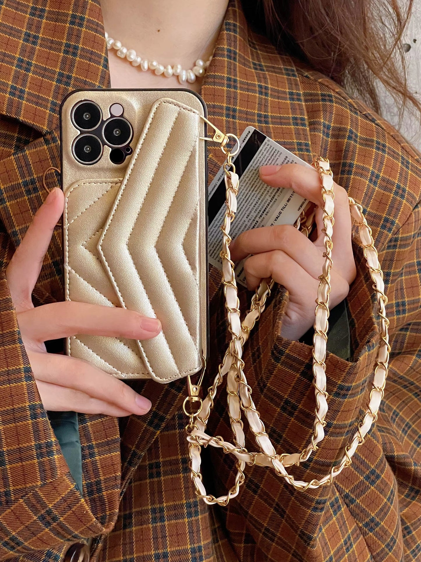 Case Bolso de Mano - iPhone 14 Pro Max - Dorado