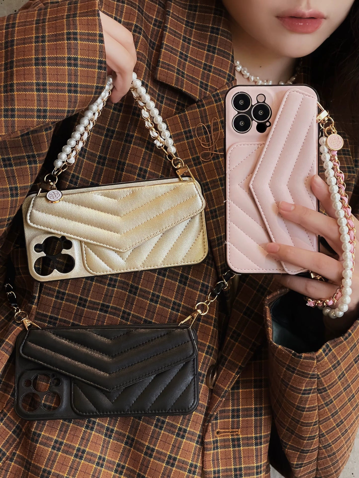 Case Bolso de Mano - iPhone 14 Pro Max - Dorado